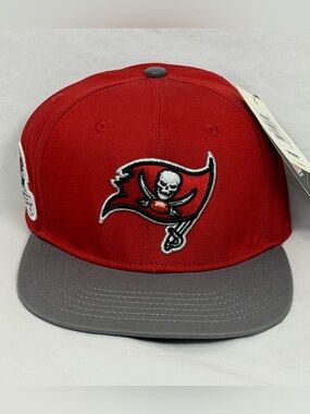 Tampa Bay Buccaneers Pro Standard 2Tone Snapback Hat Red/Pewter